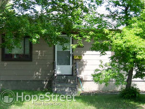 2 Bedroom Basement Suite in Capital Hill / Utilities Included