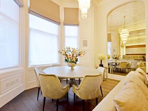Stunning, Close to UoBC/Hill Elementary school, 2 bedr 1650 Sq, Ft.