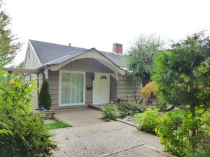 (easyrent.ca) Ambleside 4 Bed, 2 Bath House w/ Views! Avail June 1st!