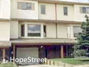 Stylish 2 Bedroom Townhouse in Patterson Heights