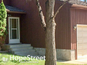 3 Bedroom House in Beddington: Pet Negotiable