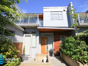 (easyrent.ca) Kitsilano 3-Level 2 Bed+Den, 2.5 Bath Townhome! Aug 1st!