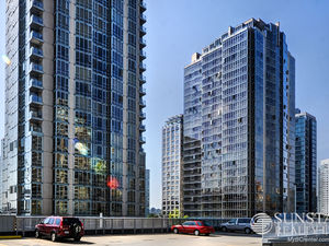 Yaletown 2 Bed + Den 2 Bath 1080sf Condo @ Pacific Place Landmark II