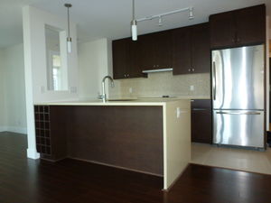 Downtown 2 Bed +Den + 2 Bath w/ Parking! October 1!