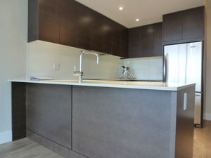 (easyrent.ca) Lonsdale 1 Bed, 1 Bath w/ Prking + Strge! Avail Nov 1st!