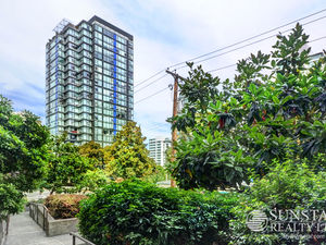 Coal Harbour 2 Bed + Office 1.5 Bath Condo by Seawall @ The Park