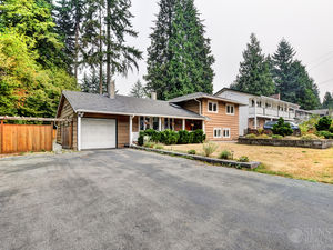 Blueridge Furnished 4 Bed 3.5 Bath 3 Lvl Split Home w/ Sundeck & Yard
