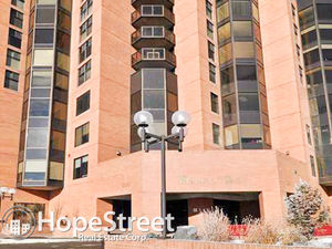 2 Bedroom + Den Condo in Downtown: Furnishings Negotiable