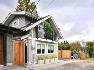Point Grey 1 Bed 1.5 Bath 2 Level Furnished Laneway House (4466)