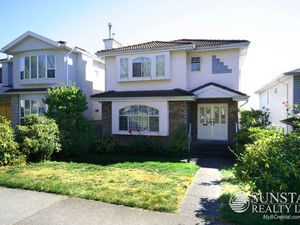 Sunset 5 Bed 3.5 Bath 3 Level Whole House w/ Yards & Sundeck + Patio