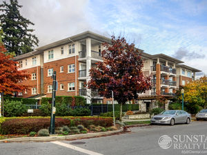 South Cambie 2 Bed Condo w/ Fireplace & Balcony @ Churchill Gardens