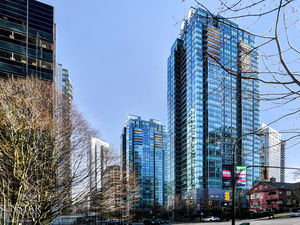 Coal Harbour 1 Bed 1 Bath Condo w/ Partial City & Water Views @ Residences on Georgia
