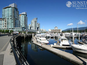 Coal Harbour 2 Bed + Den 2 Bath Condo w/ Balcony & Views @ Cascina