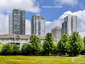 Collingwood 1 Bed + Den + Flex w/ Balcony @ Wall Centre Central Park