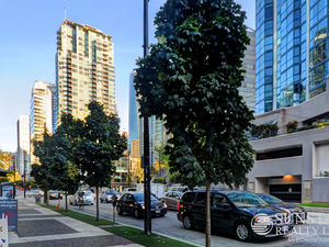 Coal Harbour 1 Bed + Den Condo 2 Blocks to Seawall @ Classico