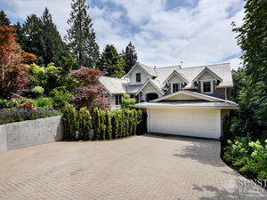 Caufield Luxury Furnished Family Home w/ Heated Pool & Yards (4734)